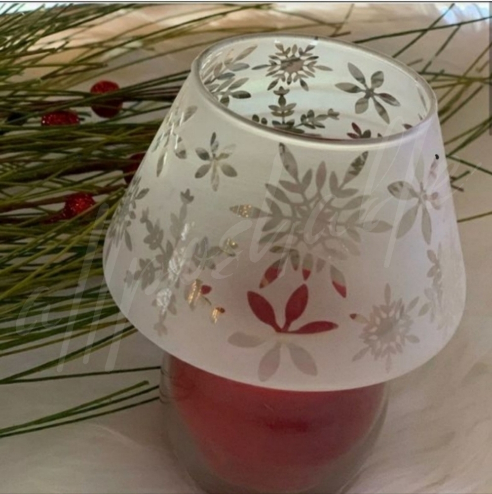 ❗️Retired❗️ PartyLite Christmas Peace Mini Barrel Jar Shade